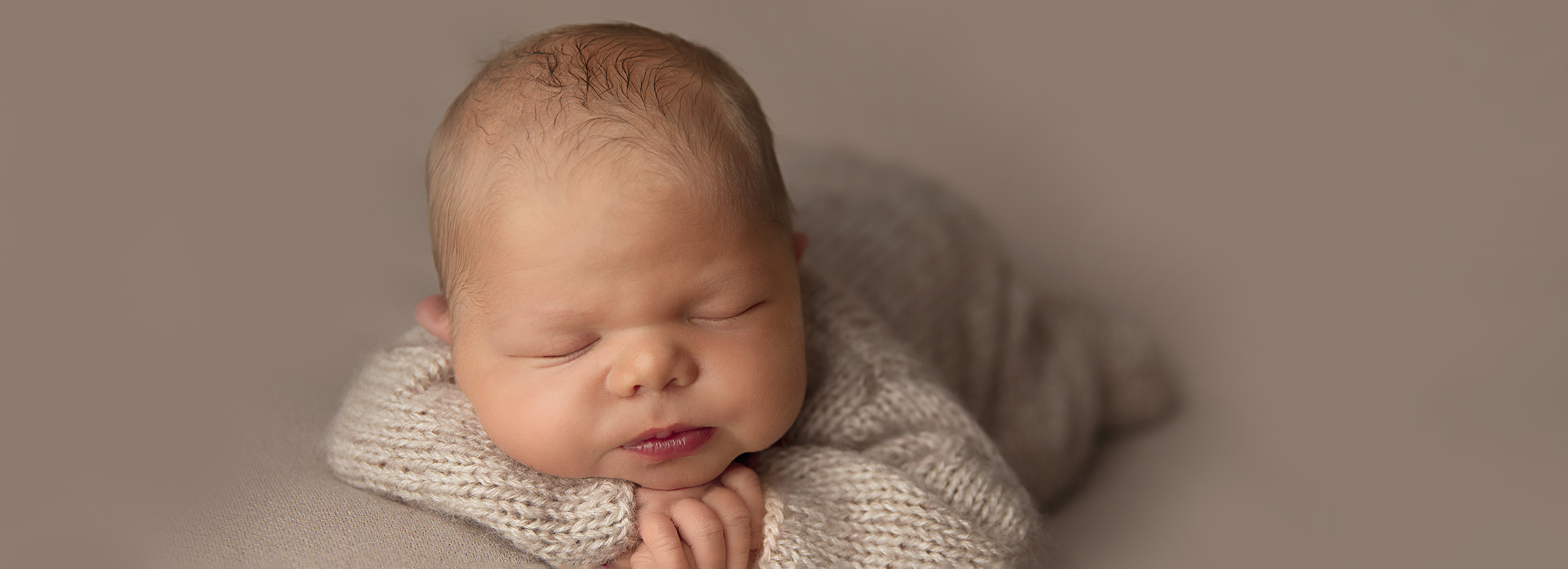 Fotograf Nyfödd bebis nyföddfotograf